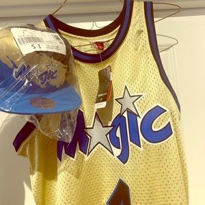 Penny Hardaway Jersey/Hat ( Gold Orlando Magic)